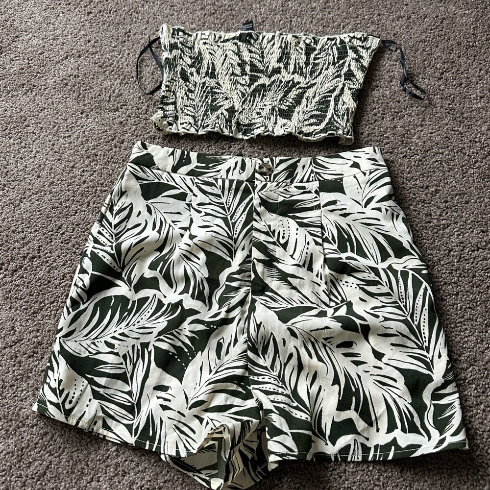Forever 21 Matching Shorts and Top Set Size Medium NWOT